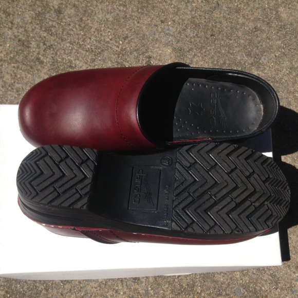 DANSKO Burgundy Leather Professional Clog, Like new! Size 6.5M - Picture 3 of 5